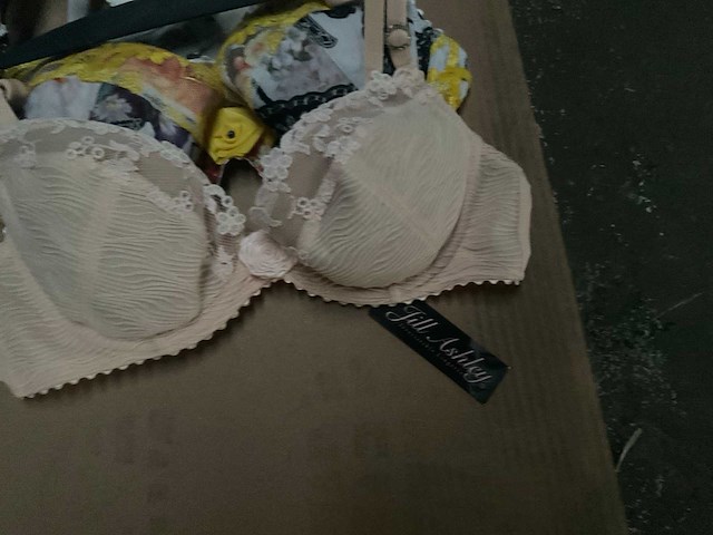 Partij kleding (480x) - afbeelding 20 van  25