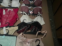 Partij kleding (480x) - afbeelding 23 van  25