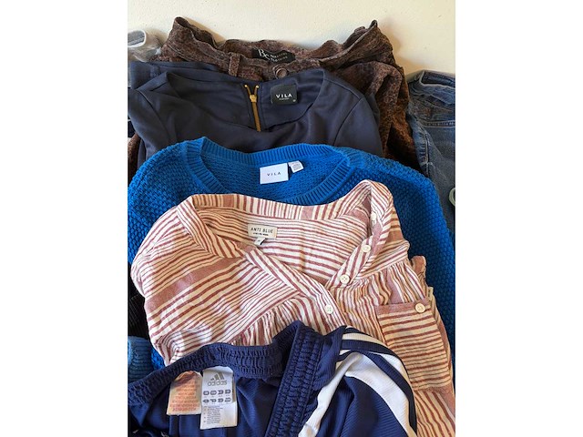 Partij kleding + 500 stuks - afbeelding 15 van  43