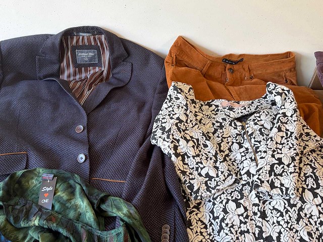 Partij kleding + 500 stuks - afbeelding 37 van  43