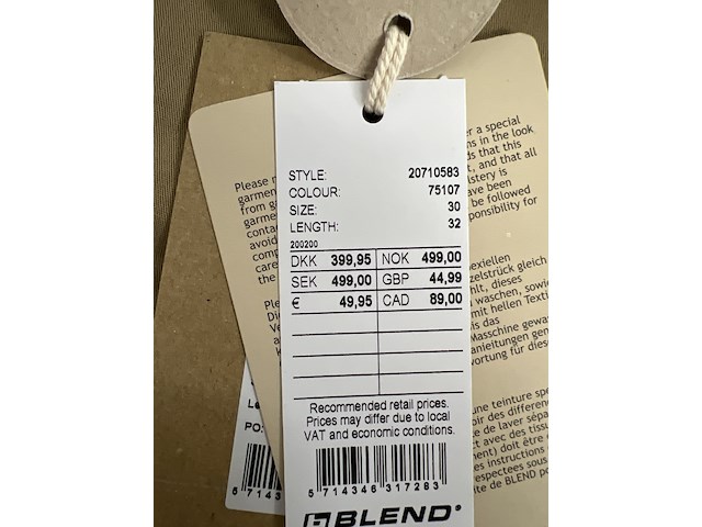 Partij kleding, cars jeans, tom tailor, only carmakoma, blend - afbeelding 19 van  28