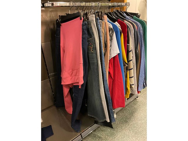 Partij kleding | dames | maat xl - afbeelding 3 van  7