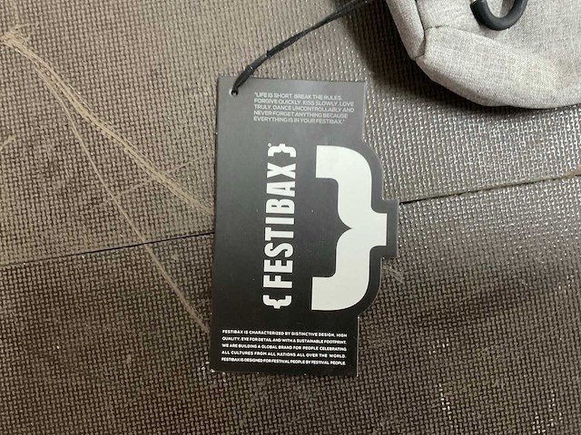 Partij kleding en accessoires - afbeelding 4 van  8