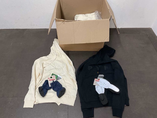 Partij kleding en accessoires - afbeelding 7 van  8