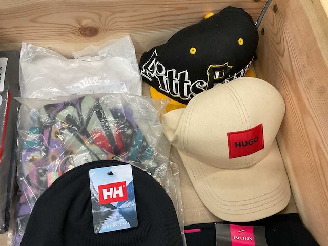 Partij kleding en accessoires - afbeelding 2 van  14