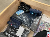 Partij kleding en accessoires - afbeelding 3 van  14