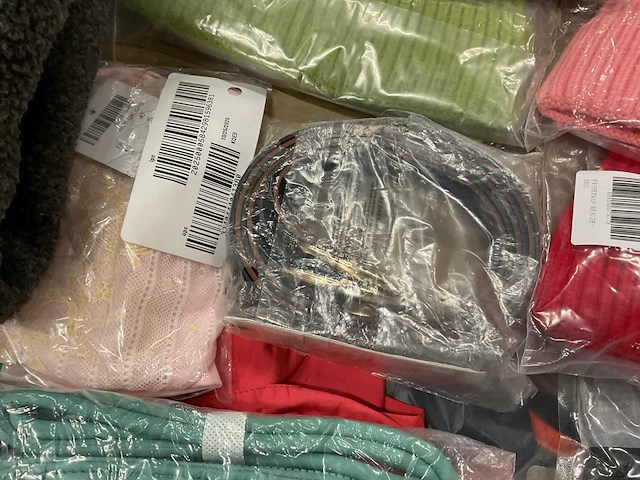 Partij kleding en accessoires - afbeelding 12 van  14