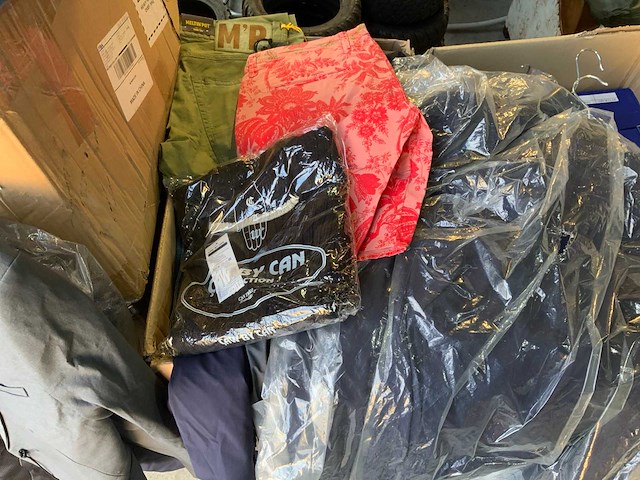 Partij kleding en schoenen (100x) - afbeelding 4 van  6