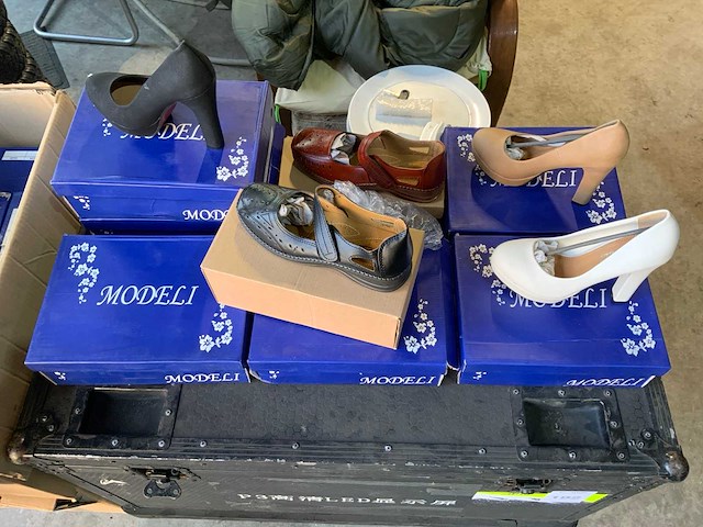 Partij kleding en schoenen (100x) - afbeelding 6 van  6