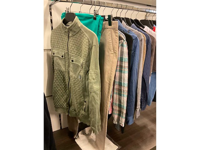 Partij kleding | heren | maat s - afbeelding 2 van  5