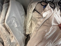 Partij kleding met rek - afbeelding 4 van  9