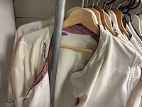 Partij kleding met rek - afbeelding 3 van  8