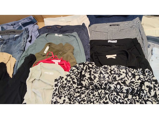 Partij kleding mix - circa 700 stuks - afbeelding 32 van  52