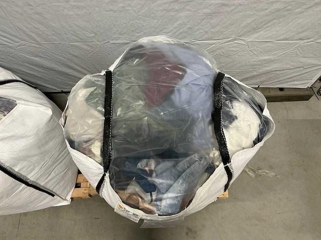 Partij kleding mix +1100 stuks - afbeelding 2 van  3
