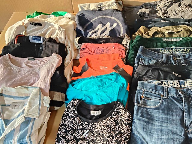 Partij kleding mix +500 stuks - afbeelding 1 van  49