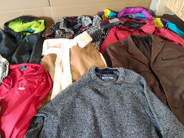 Partij kleding mix +500 stuks - afbeelding 1 van  44