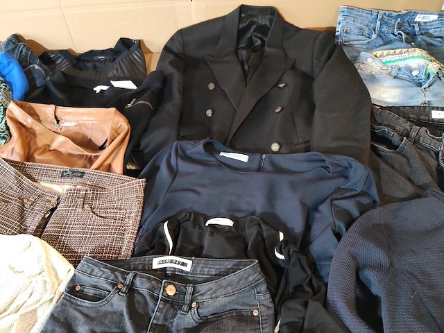Partij kleding mix +500 stuks - afbeelding 24 van  44