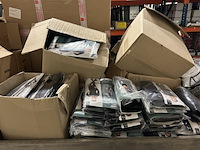 Partij kleding w.o. jurk - afbeelding 1 van  4