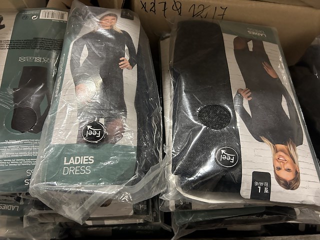 Partij kleding w.o. jurk - afbeelding 4 van  4