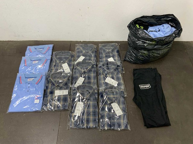 Partij kleding - afbeelding 1 van  24