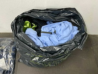 Partij kleding - afbeelding 17 van  24