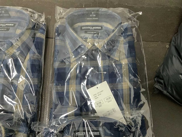 Partij kleding - afbeelding 21 van  24