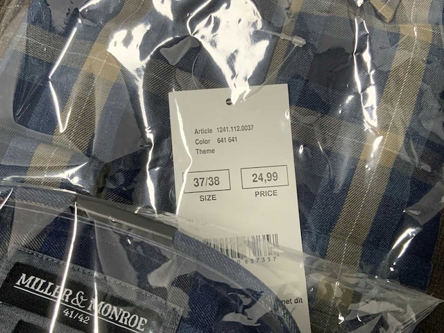 Partij kleding - afbeelding 22 van  24