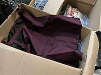 Partij kleding - afbeelding 1 van  5