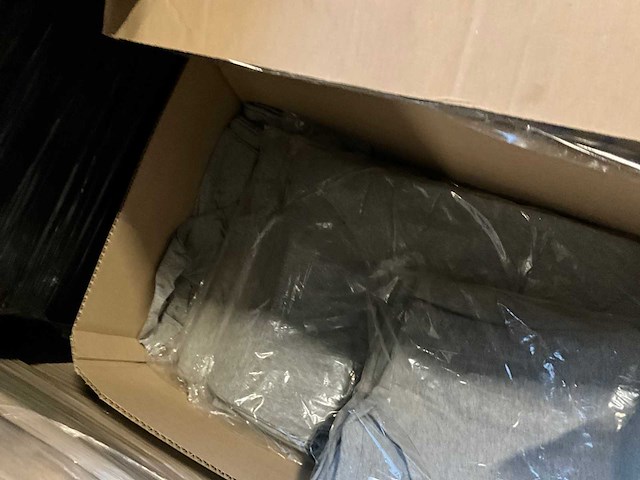 Partij kleding - afbeelding 5 van  5