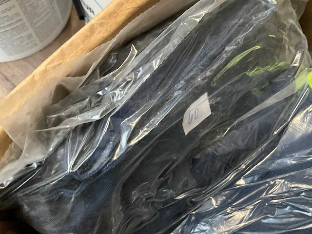 Partij kleding - afbeelding 5 van  9