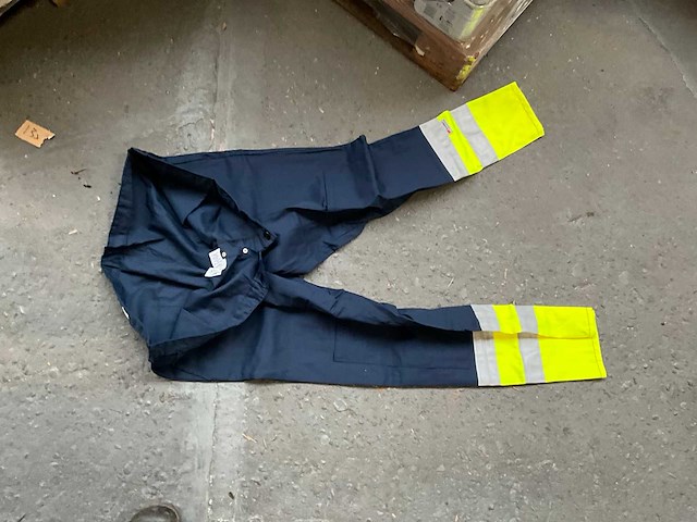 Partij kleding - afbeelding 6 van  9