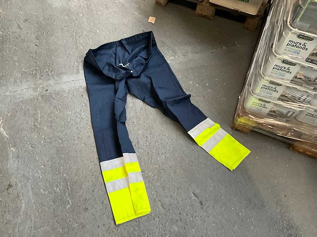 Partij kleding - afbeelding 7 van  9