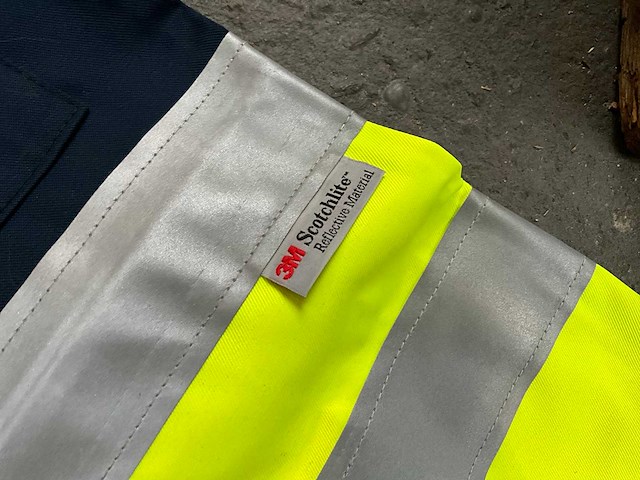 Partij kleding - afbeelding 8 van  9