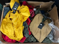 Partij kleding - afbeelding 1 van  2