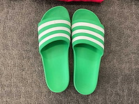 Partij kleding - afbeelding 1 van  5