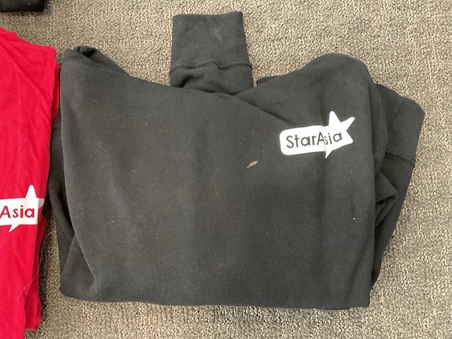 Partij kleding - afbeelding 2 van  5