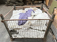 Partij kleding - afbeelding 1 van  4