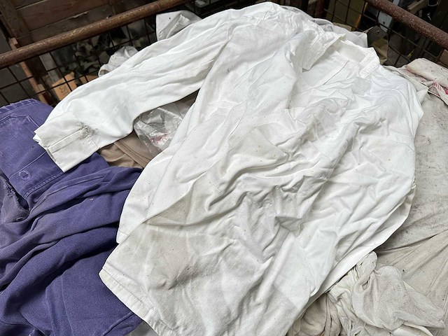 Partij kleding - afbeelding 3 van  4