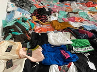 Partij kleding - afbeelding 3 van  11