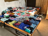 Partij kleding - afbeelding 1 van  11