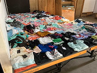 Partij kleding - afbeelding 4 van  11