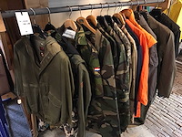 Partij kleding - afbeelding 1 van  4