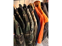 Partij kleding - afbeelding 3 van  4