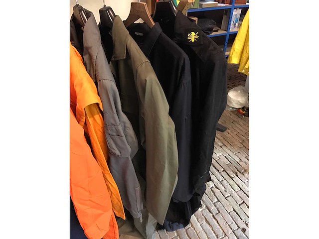 Partij kleding - afbeelding 4 van  4