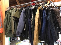 Partij kleding - afbeelding 1 van  4