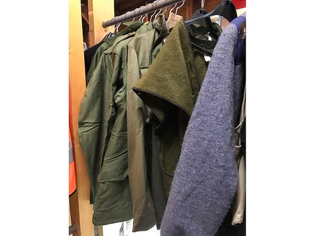 Partij kleding - afbeelding 2 van  4