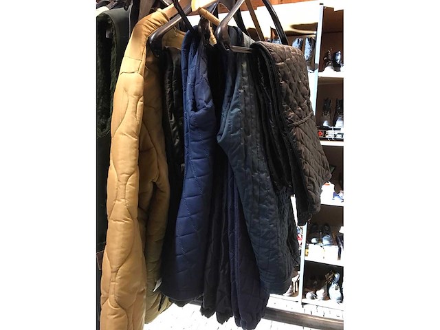 Partij kleding - afbeelding 4 van  4