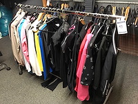 Partij kleding - afbeelding 1 van  6