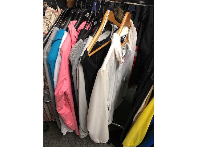 Partij kleding - afbeelding 4 van  6