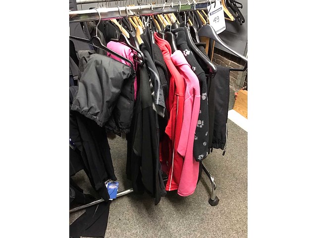 Partij kleding - afbeelding 6 van  6